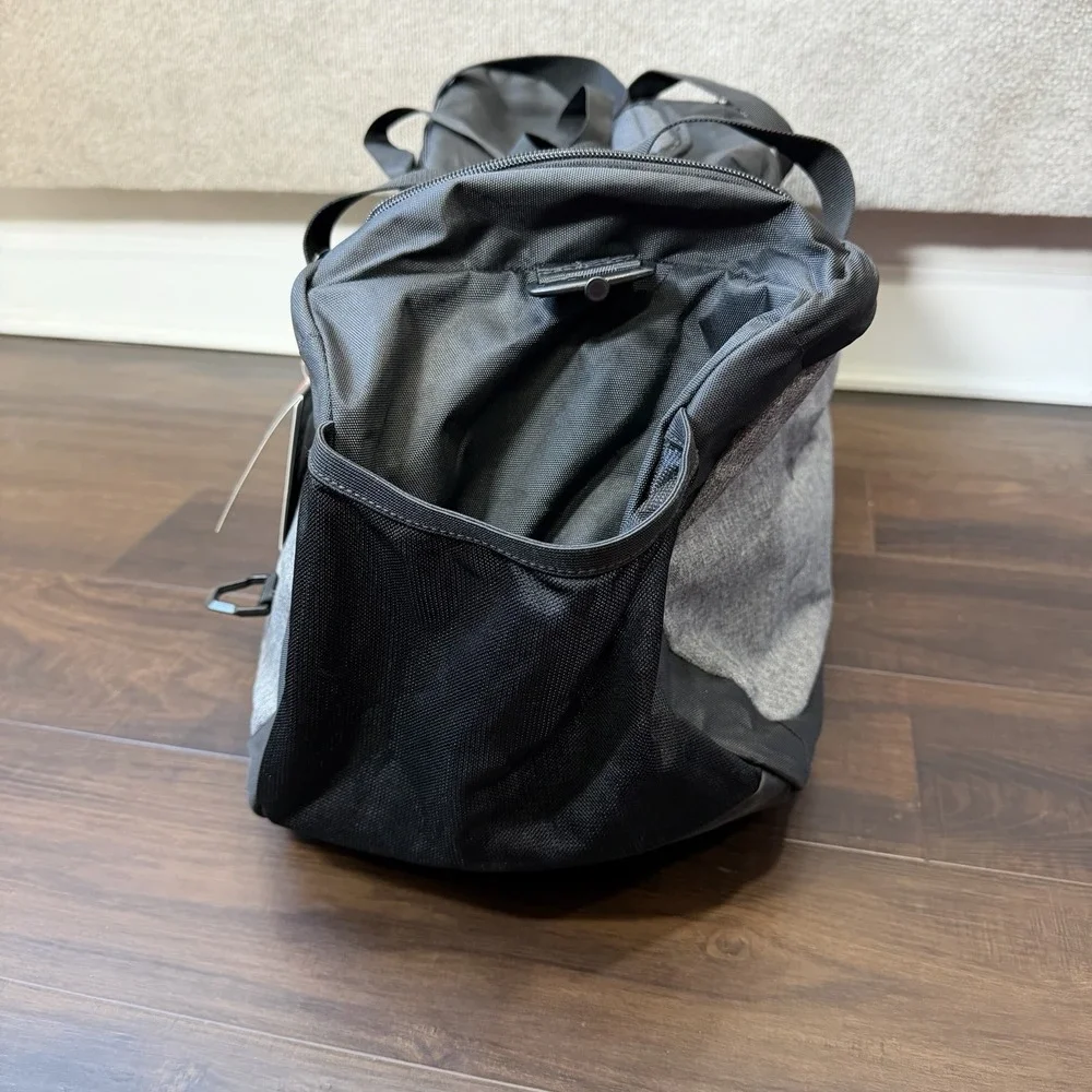 NEW UNDER ARMOUR Men's UA Undeniable 4.0 Duffle Bag Gym Graphite / Black